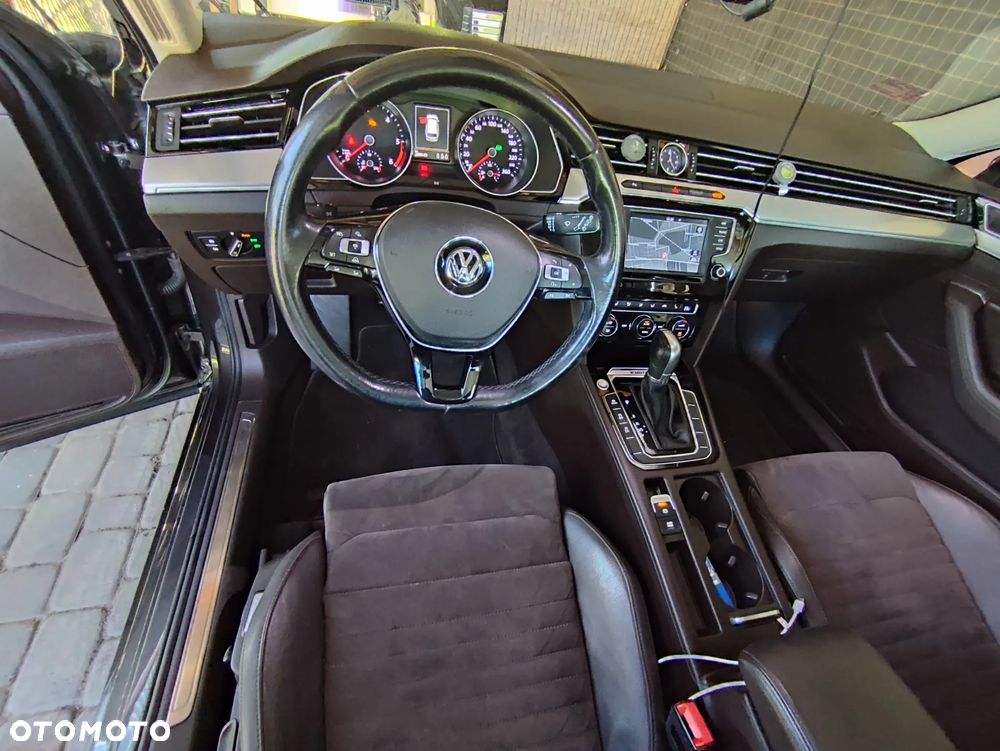 Volkswagen Passat - 1