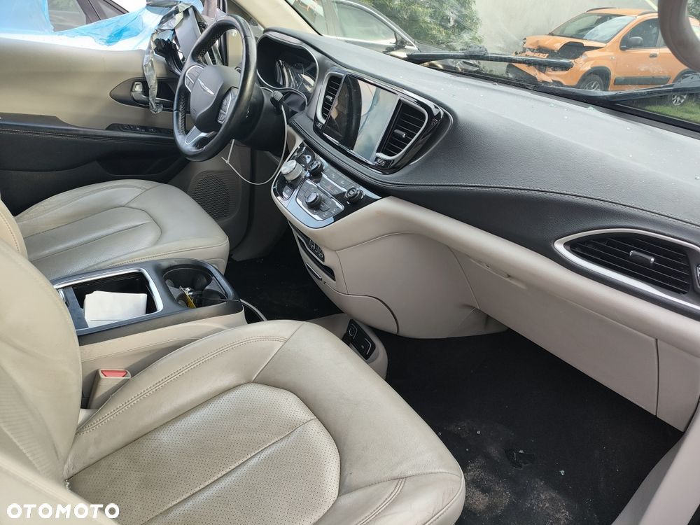 Chrysler Pacifica - 6