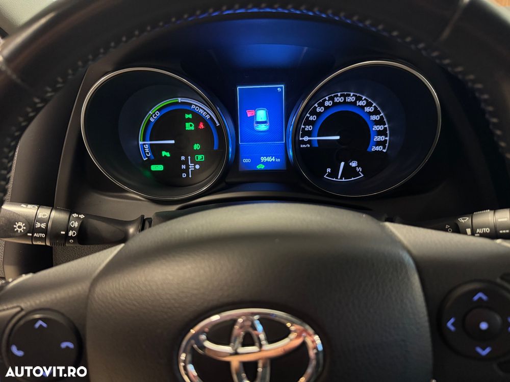 Toyota Auris 1.8 L VVT-i HSD Sol + - 36