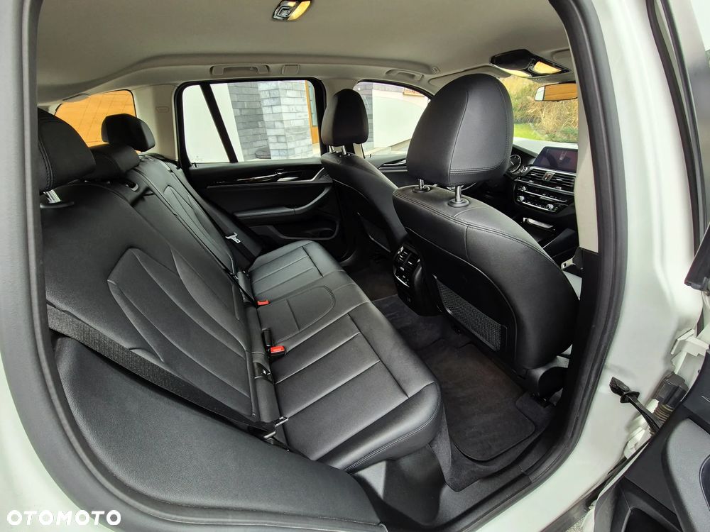 BMW X3 xDrive20d Advantage - 16