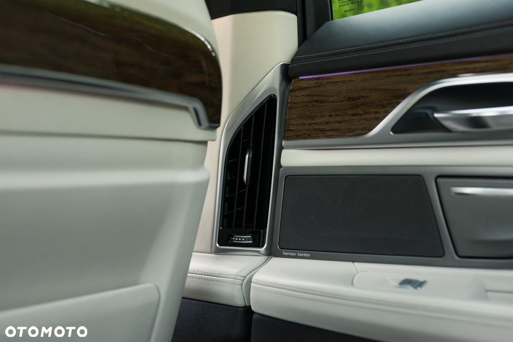 BMW Seria 7 - 38
