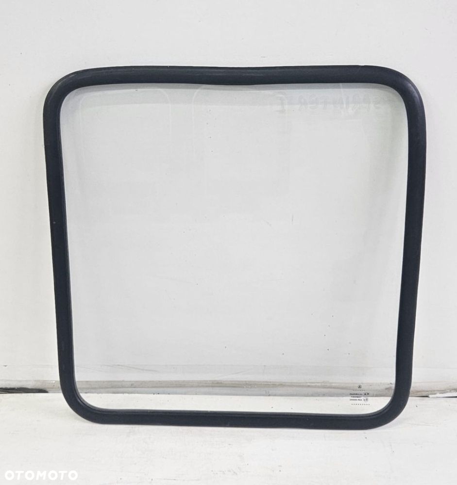 SZYBA BOK BOCZNA W DRZWI TYLNE MERCEDES SPRINTER DUBELKABINA PRAWA 95-2006r