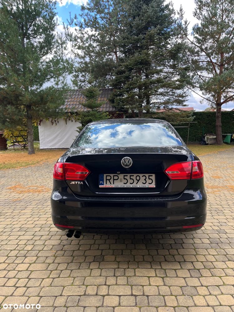 Volkswagen Jetta - 4