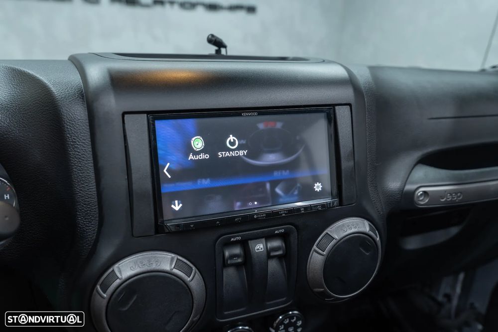 Jeep Wrangler 2.8 CRD Sport - 26