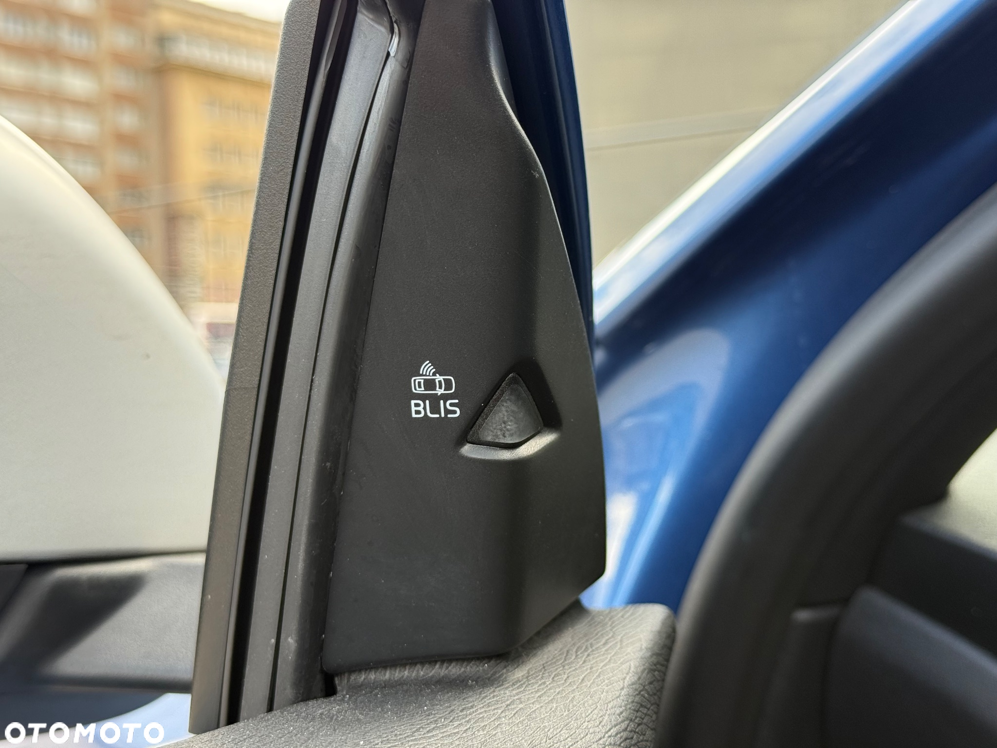 Volvo V40 T4 Drive-E R-Design Momentum - 17
