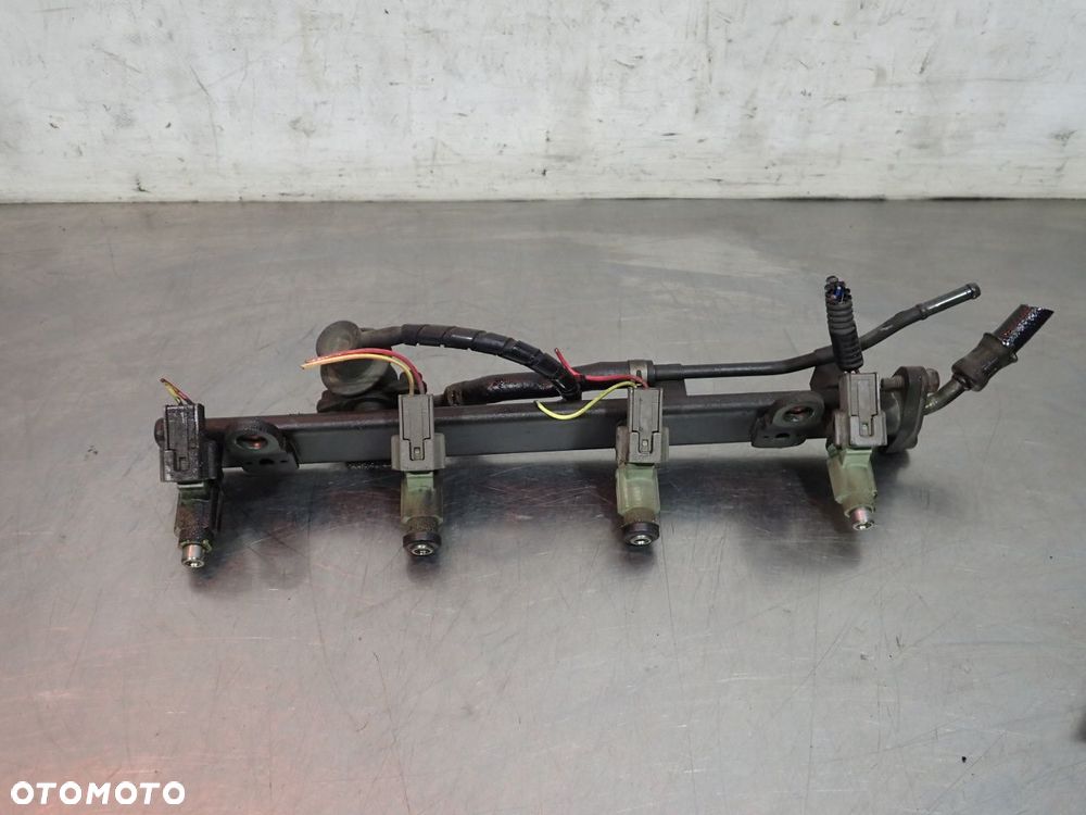 LISTWA WTRYSKOWA MITSUBISHI OUTLANDER - 2