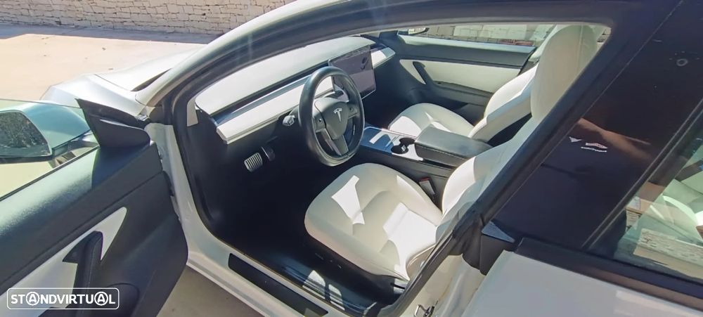 Tesla Model 3 - 10