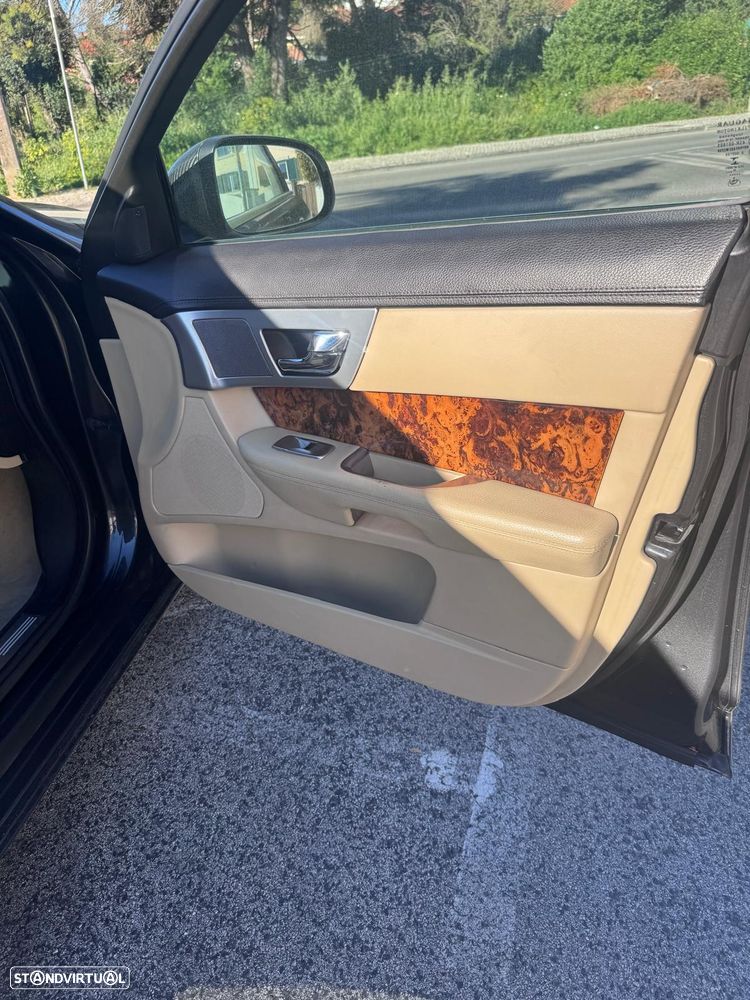 Jaguar XF Sportbrake 2.2 - 7