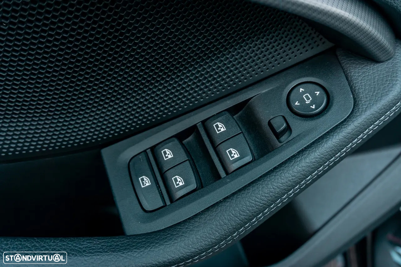 BMW 116 d Pack Desportivo M Auto - 14