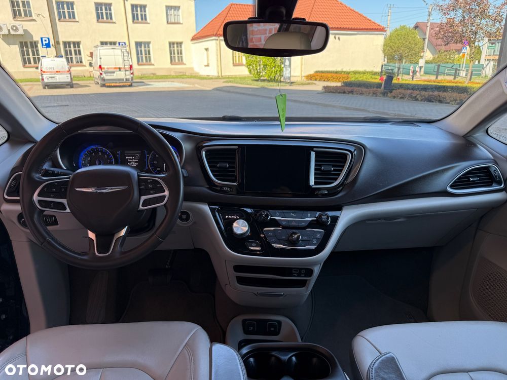 Chrysler Pacifica - 22