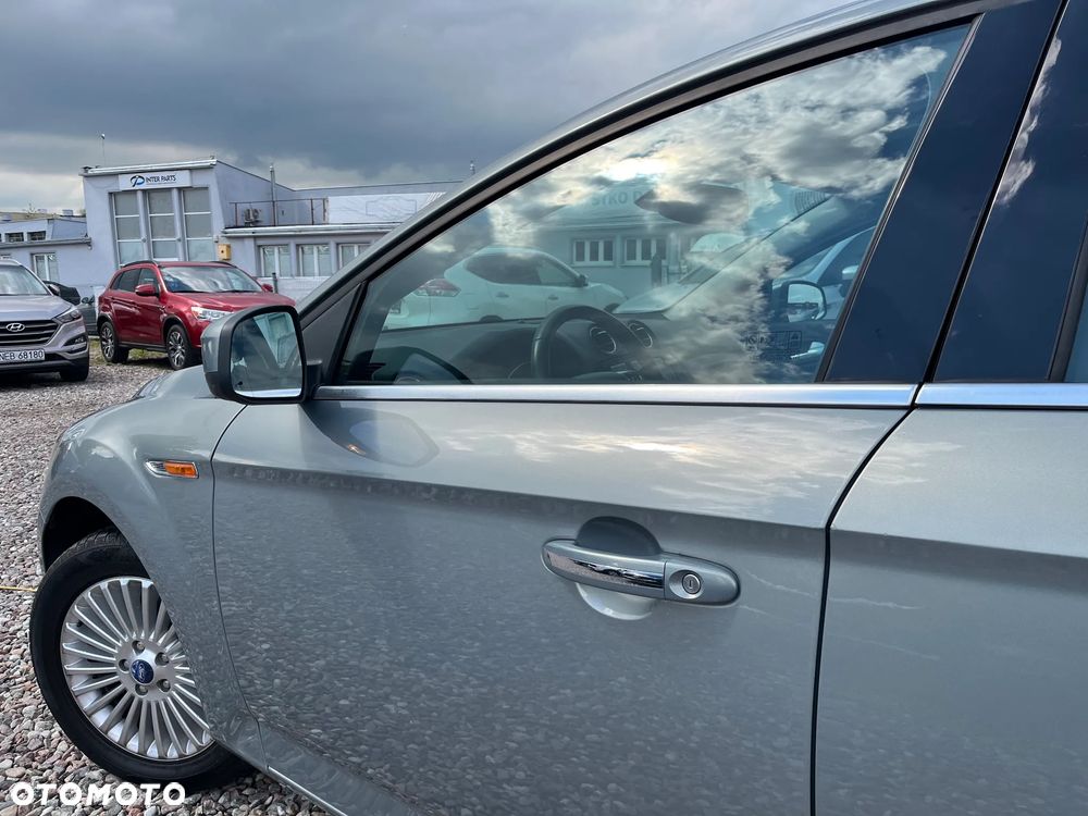Ford Mondeo 2.0 Ghia - 14