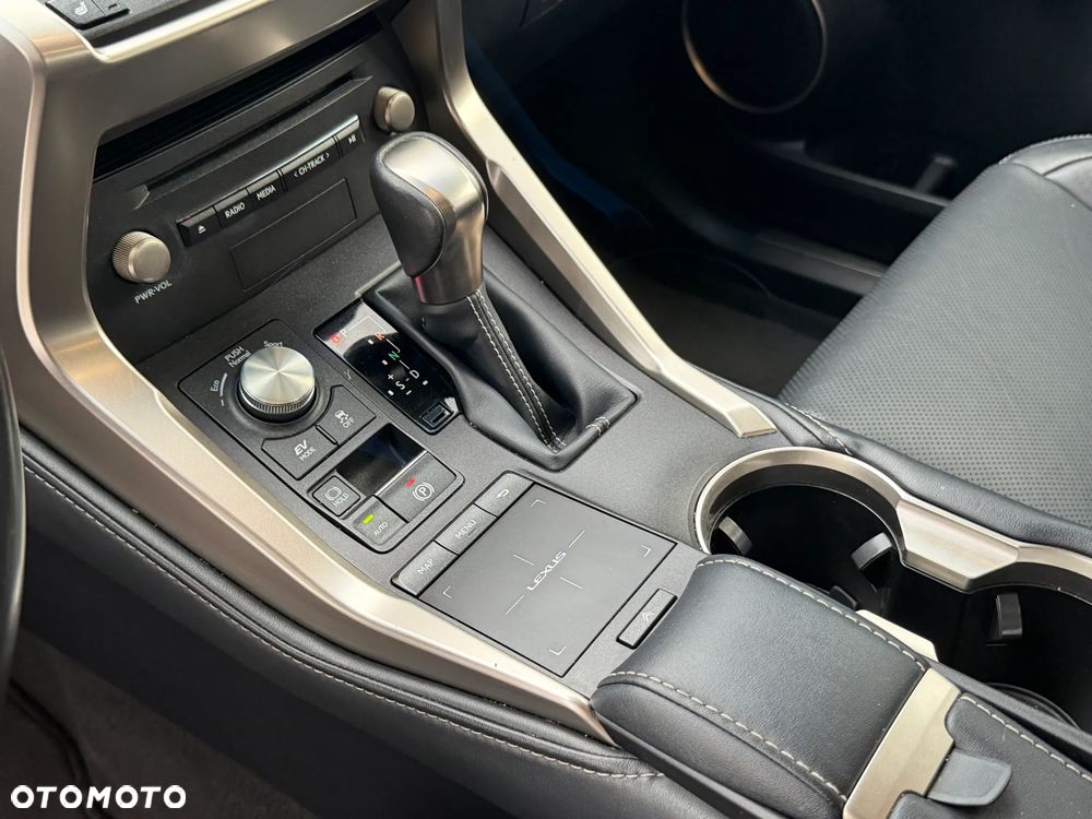 Lexus NX 300h Business Edition AWD - 23
