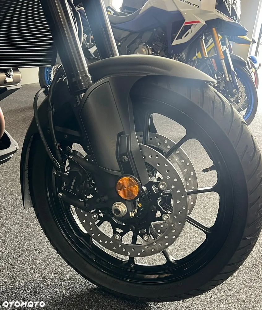 Suzuki V-STROM - 16