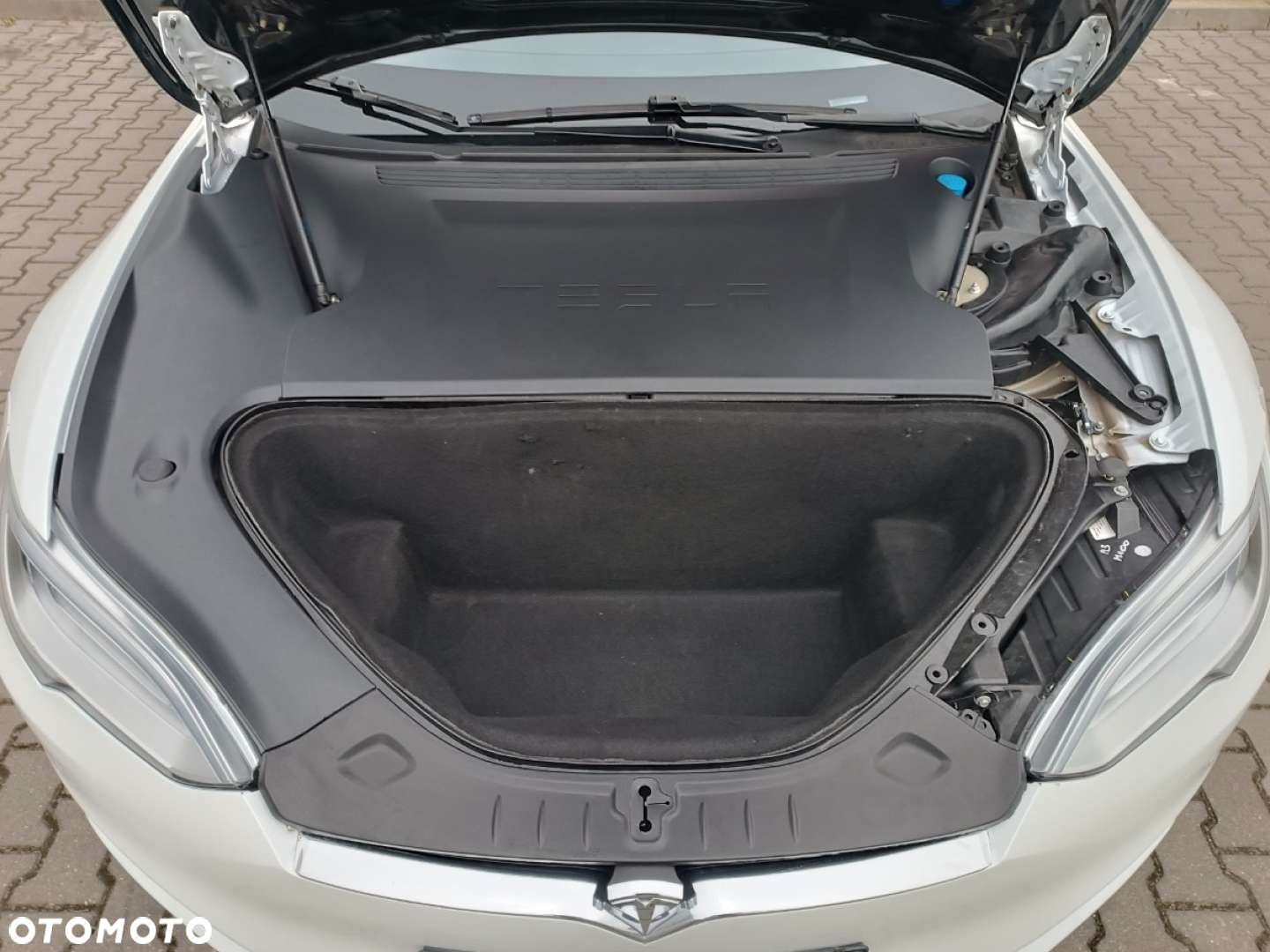 Tesla Model S - 3