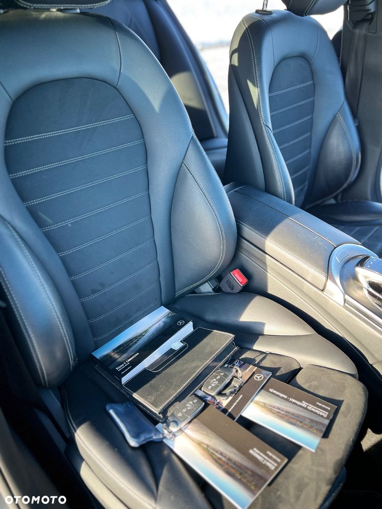 Mercedes-Benz Klasa C 200 4Matic 9G-TRONIC Edition 19 - 25