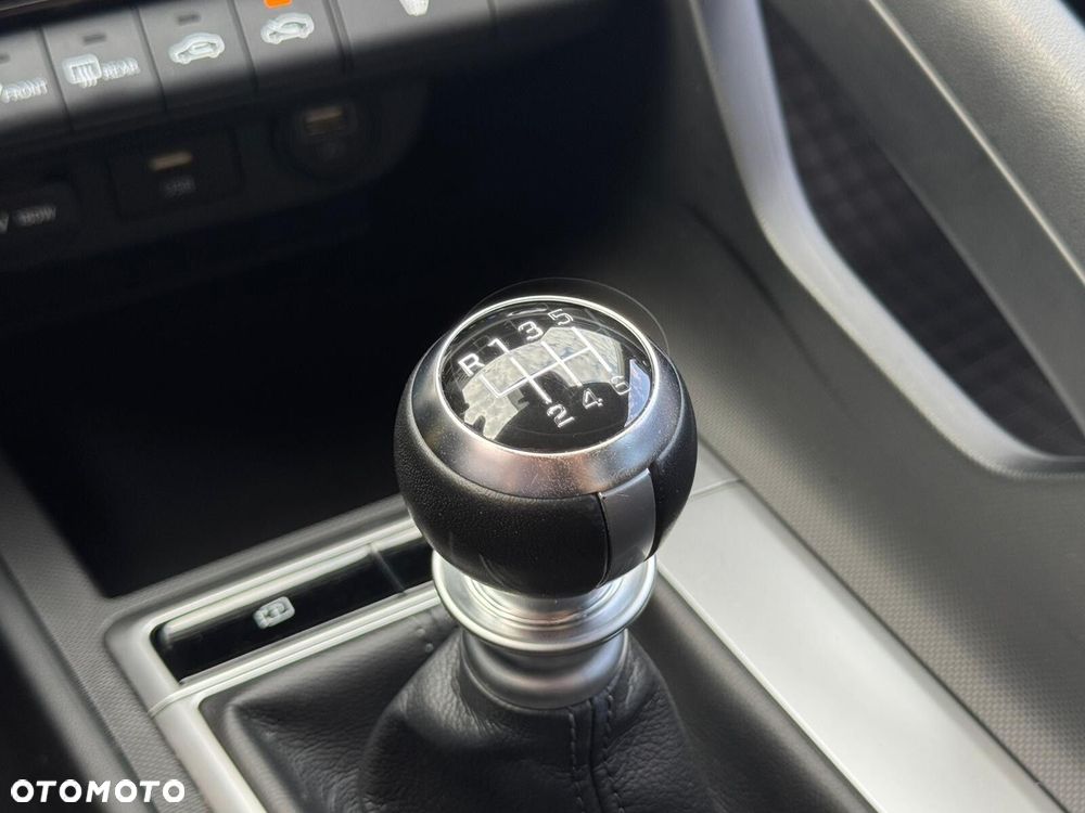 Hyundai Elantra 1.6 Smart - 18