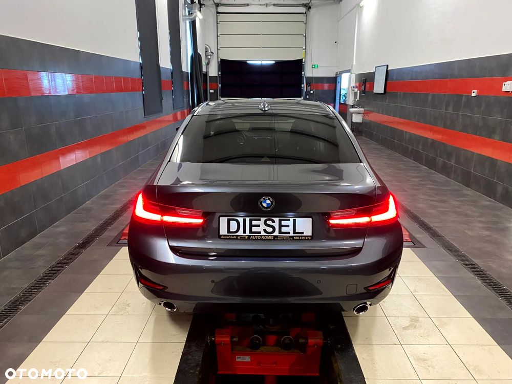 BMW Seria 3 320d Sport - 11