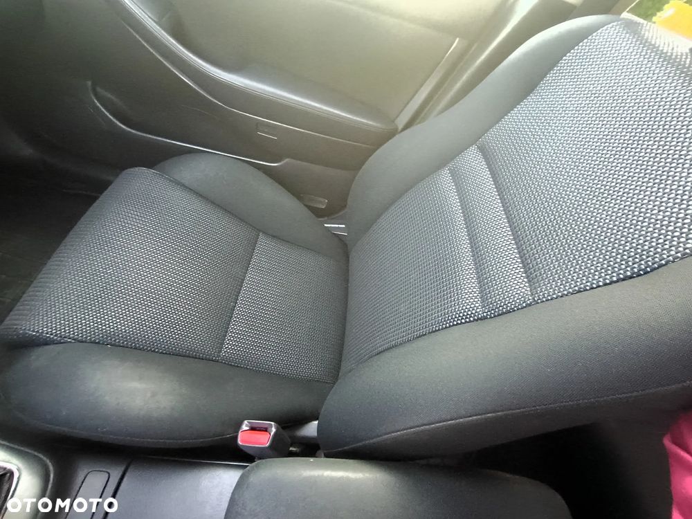 Toyota Avensis 2.0 D-4D - 13