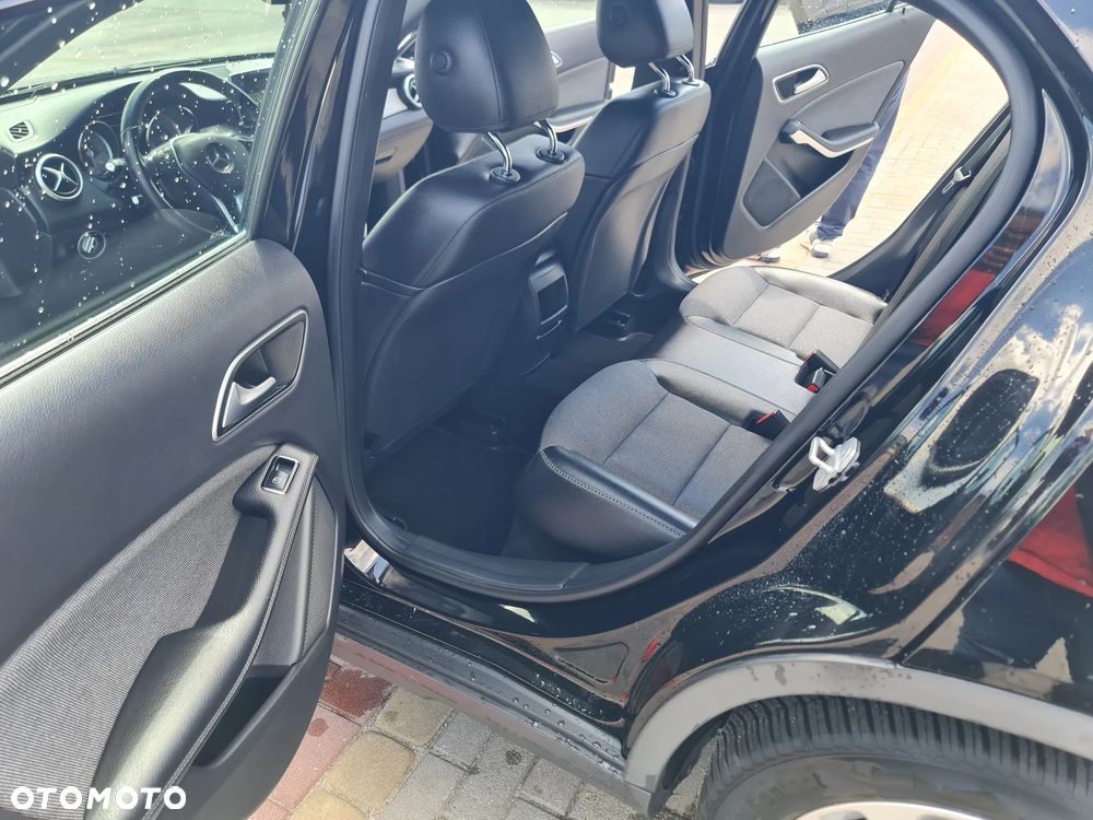 Mercedes-Benz GLA - 16