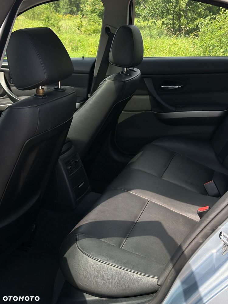 BMW Seria 3 320i - 13