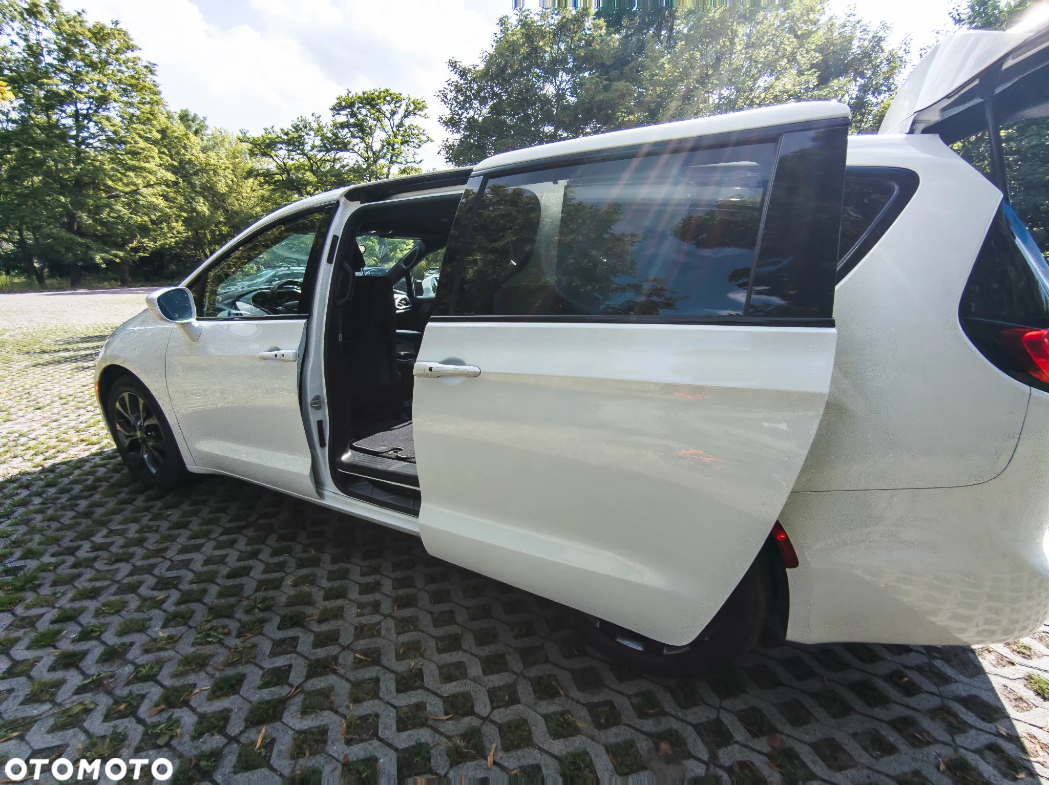 Chrysler Pacifica - 24