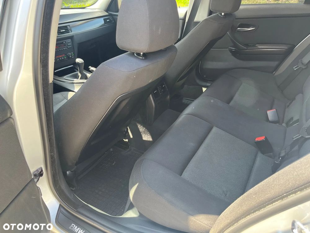 BMW Seria 3 318i - 9