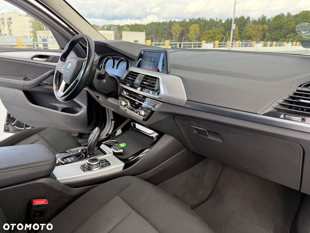 BMW X3 xDrive20d Advantage - 23