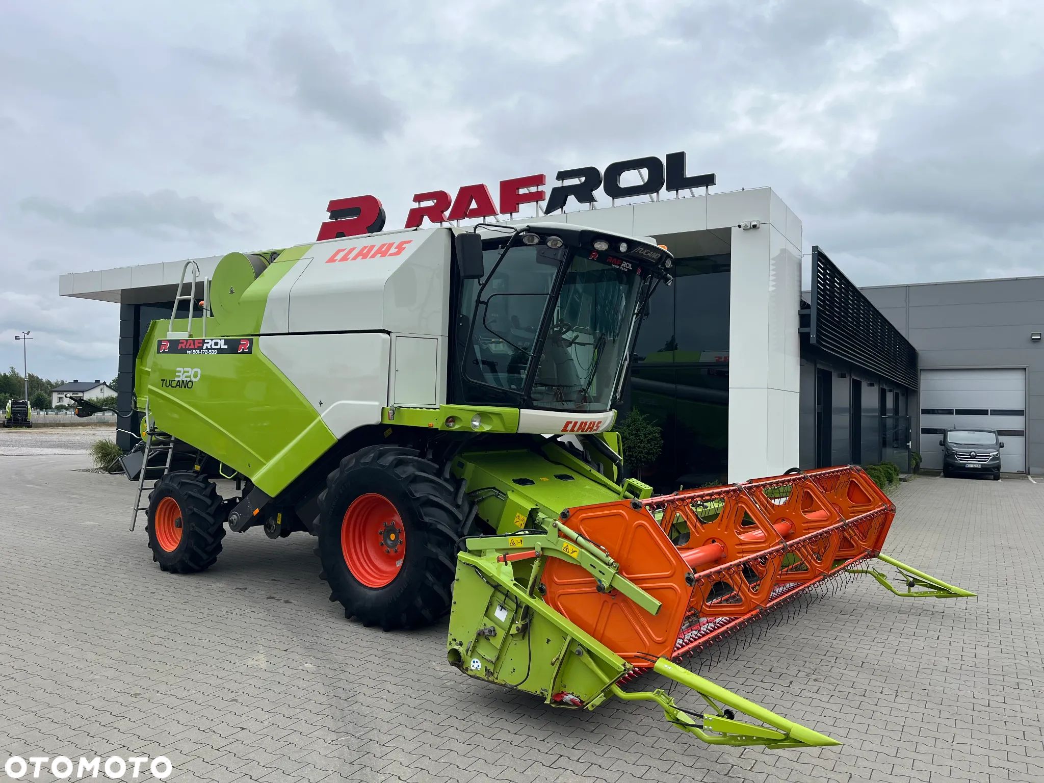 Claas Tucano 320 - 1