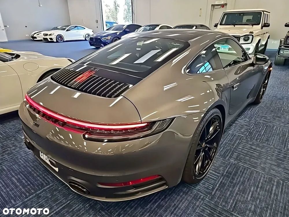 Porsche 911 Carrera - 2