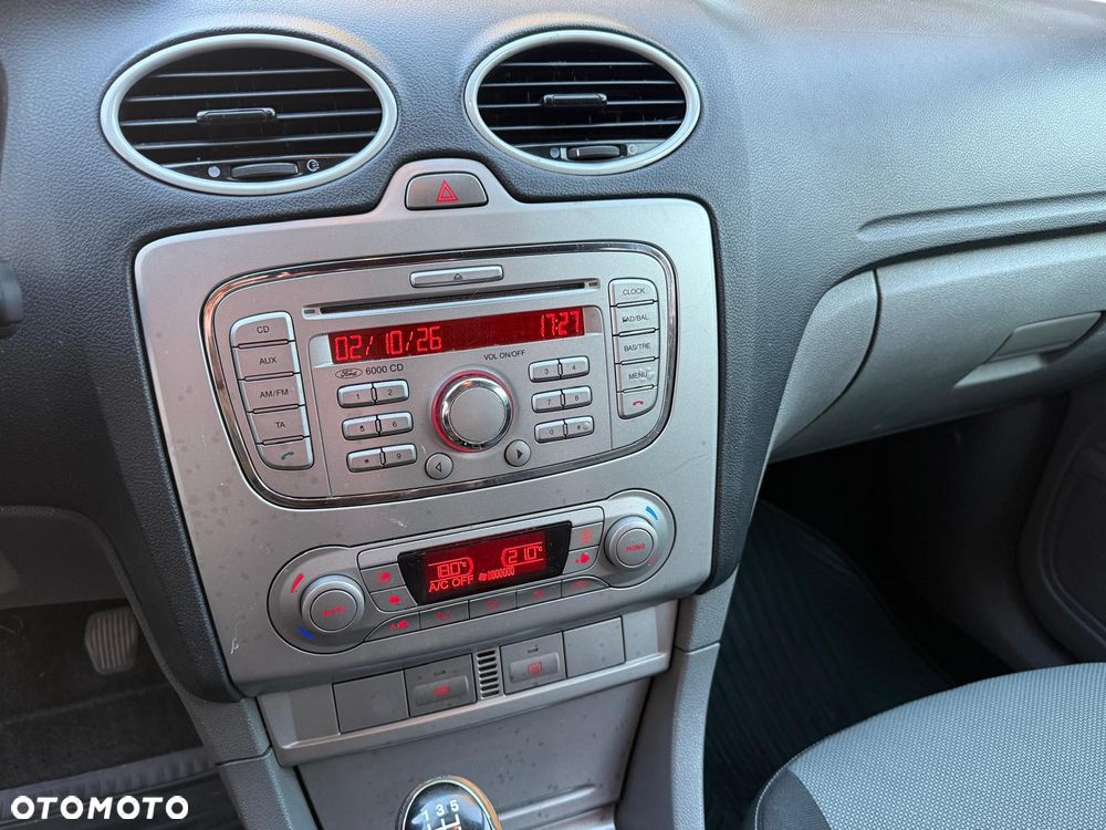 Ford Focus - 32