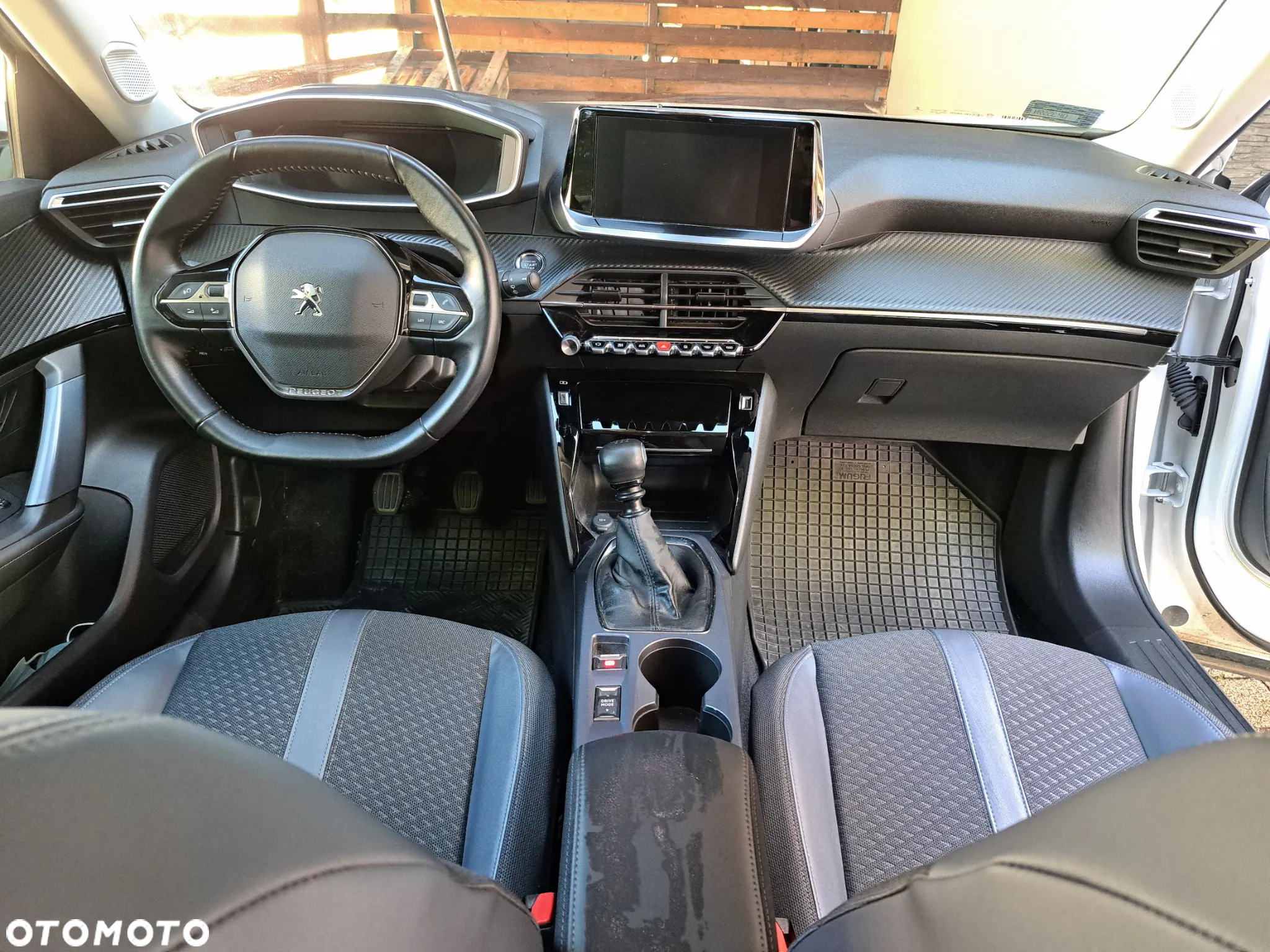 Peugeot 2008 1.2 PureTech Allure S&S - 10