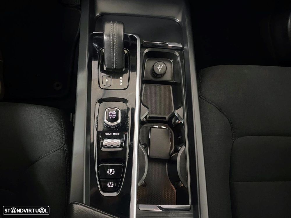 Volvo XC 60 2.0 B4 Momentum Plus Geartronic - 33