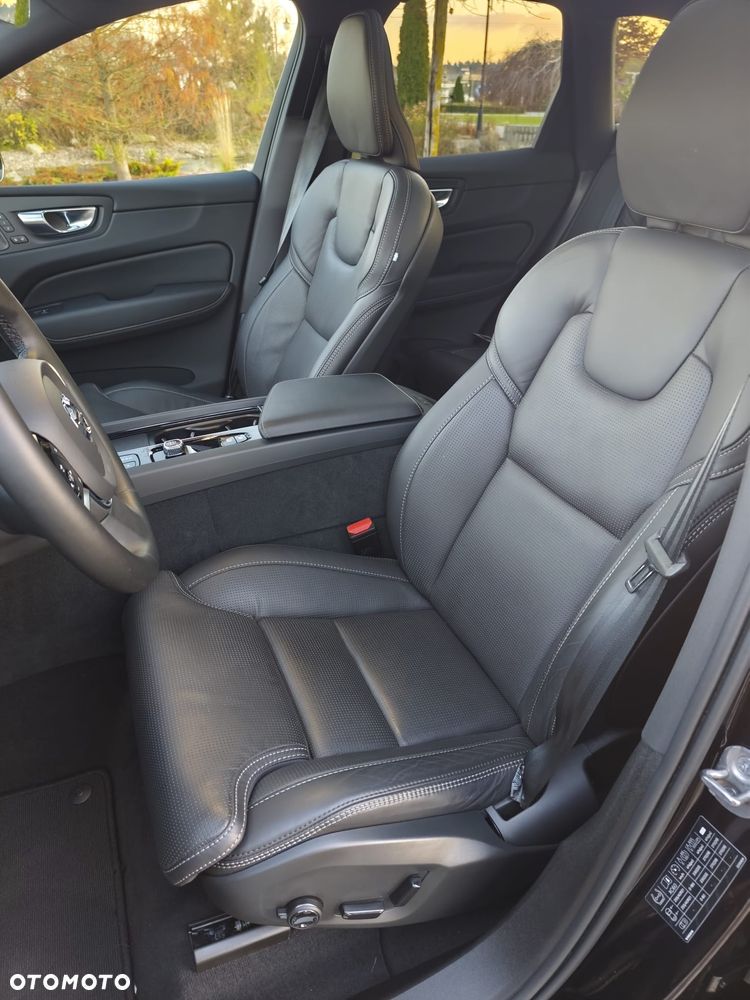 Volvo XC 60 T6 Plug-In Hybrid AWD Ultra Dark - 18