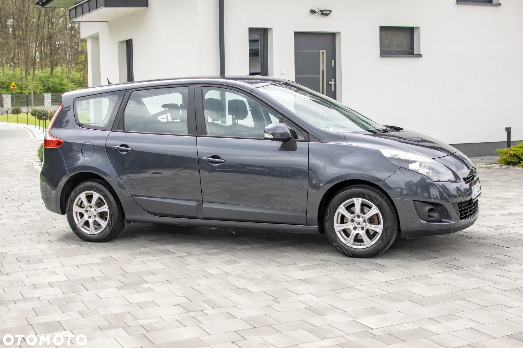 Renault Grand Scenic - 10