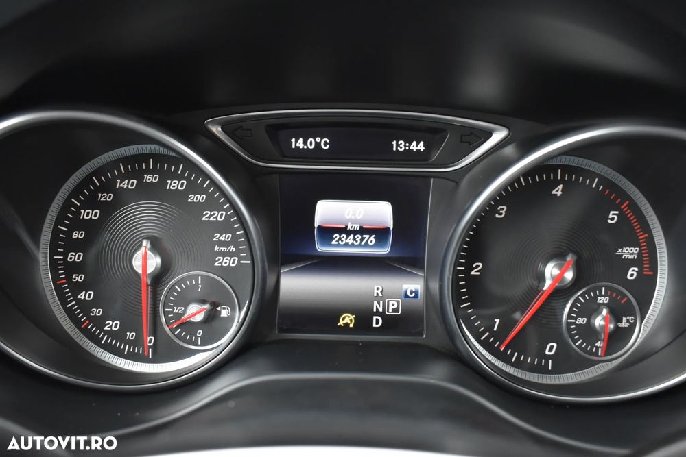 Mercedes-Benz CLA - 12