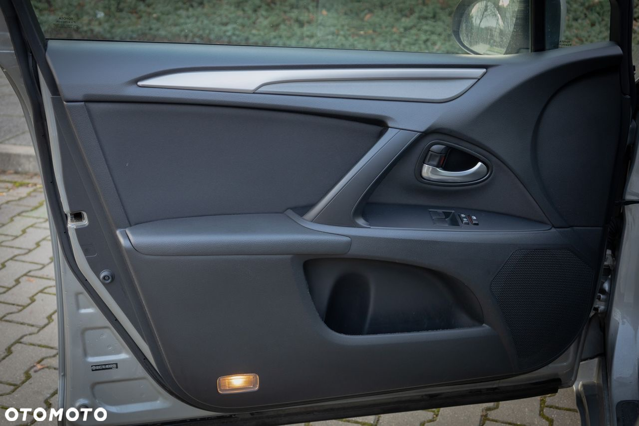 Toyota Avensis Combi 1.6 - 20