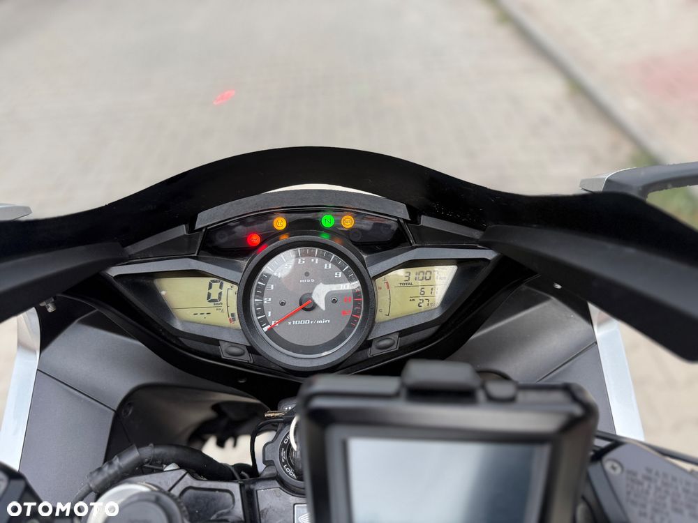 Honda VFR - 28