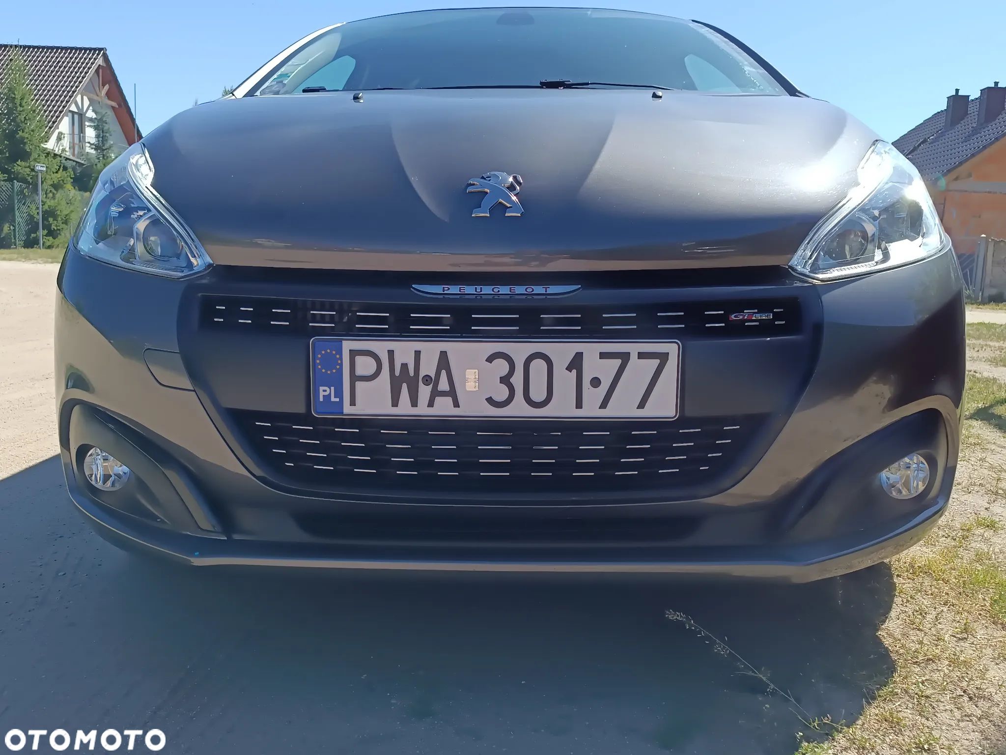 Peugeot 208 - 1
