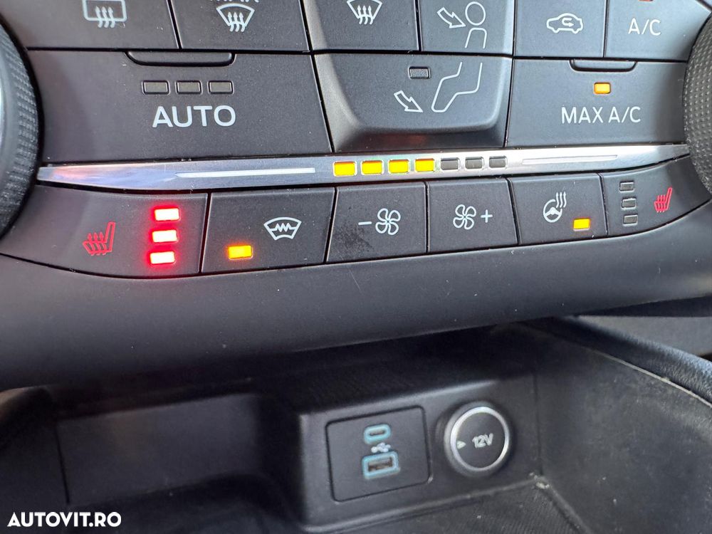 Ford Kuga 2.5 Duratec PHEV ST-LINE - 38
