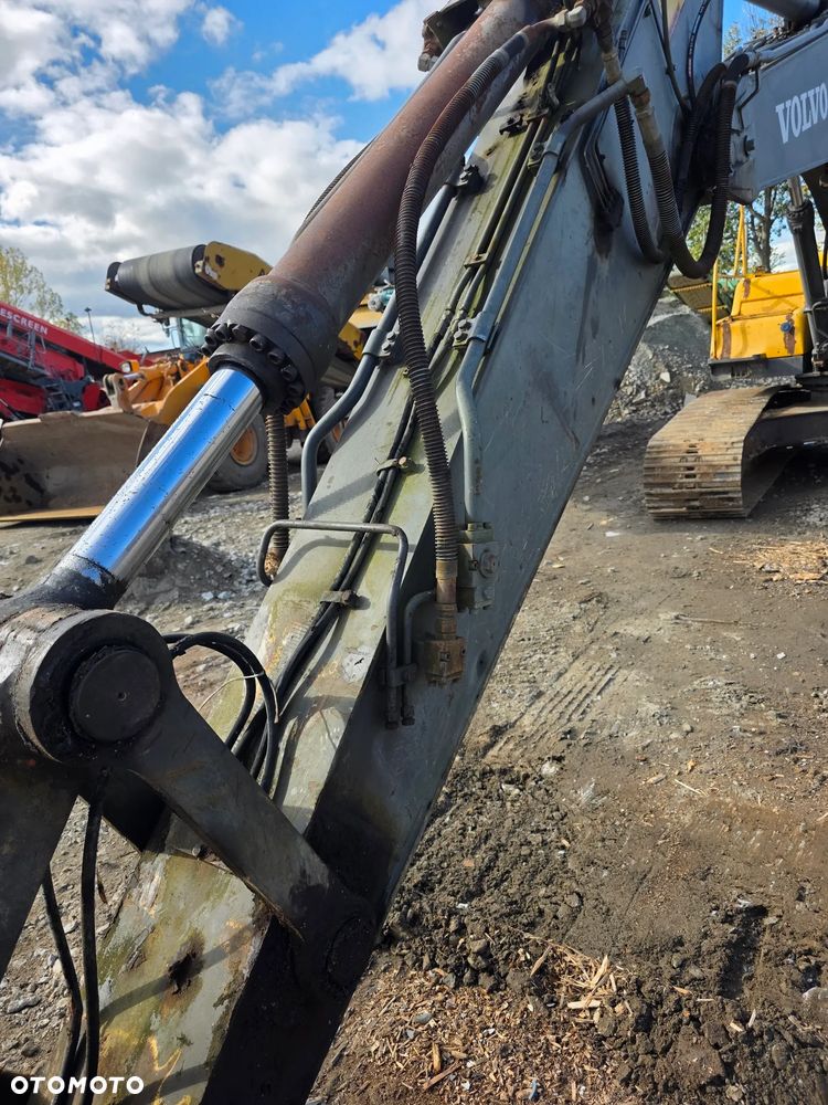 Volvo EC240 LC - 11