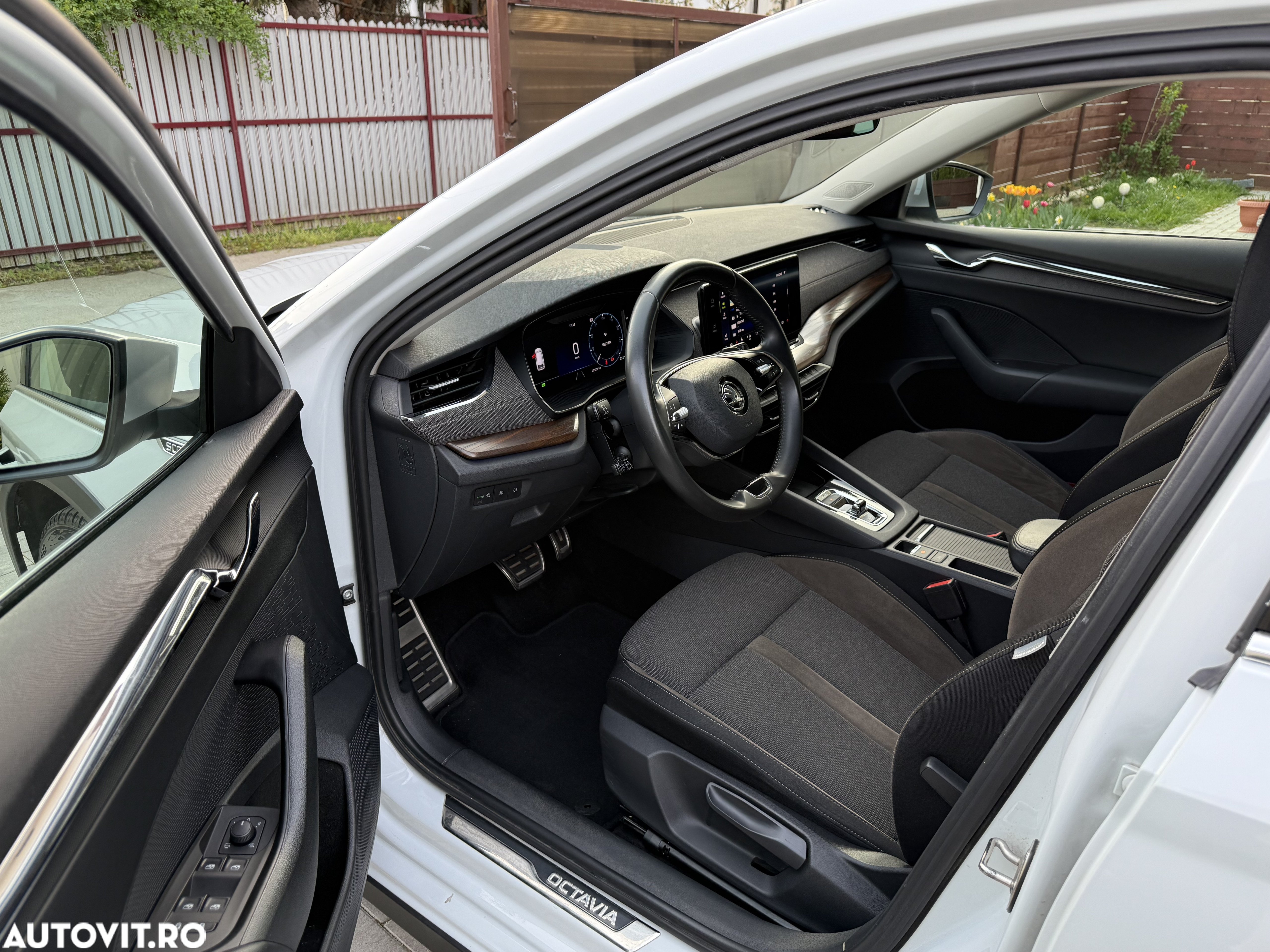 Skoda Octavia Combi 2.0 TDI DSG 4X4 Scout - 12