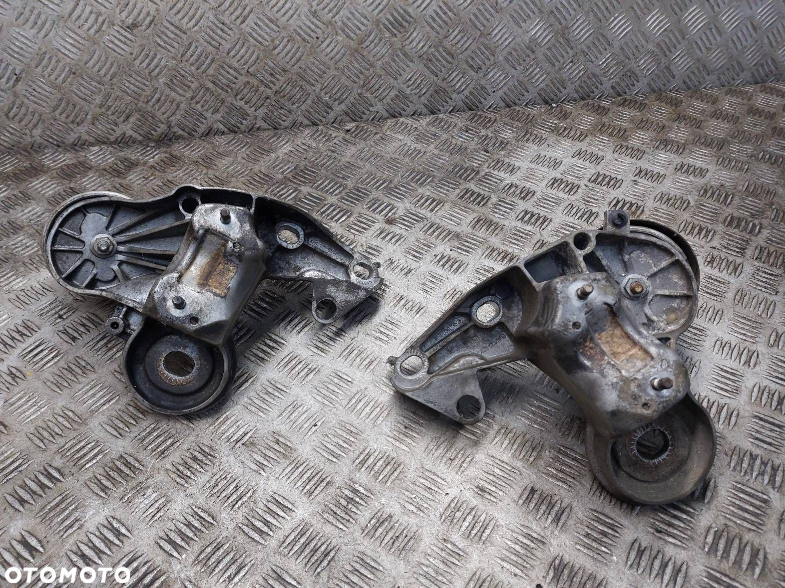 ŁAPA PODUSZKA SILNIKA LEWA + PRAWA AUDI A6 C6 3.2 V6 4F0199351H - 2