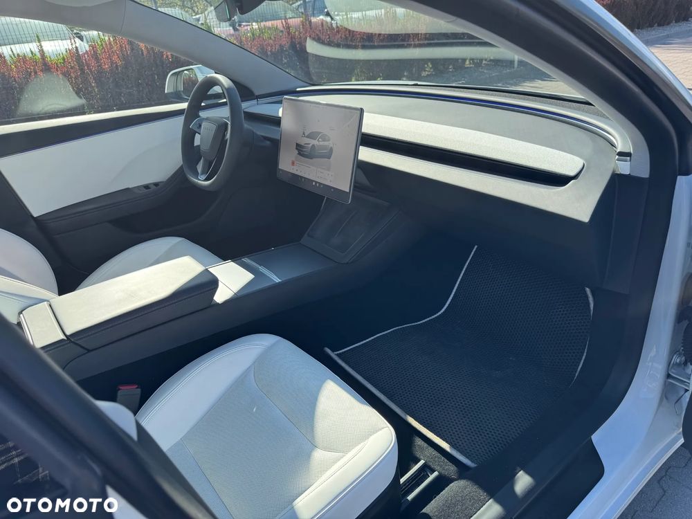 Tesla Model 3 - 6