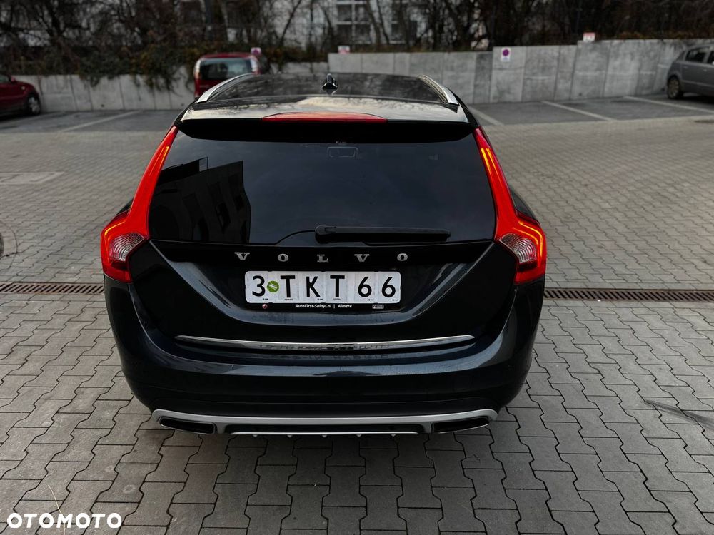 Volvo V60 D6 AWD Plug-in Hybrid Summum - 4