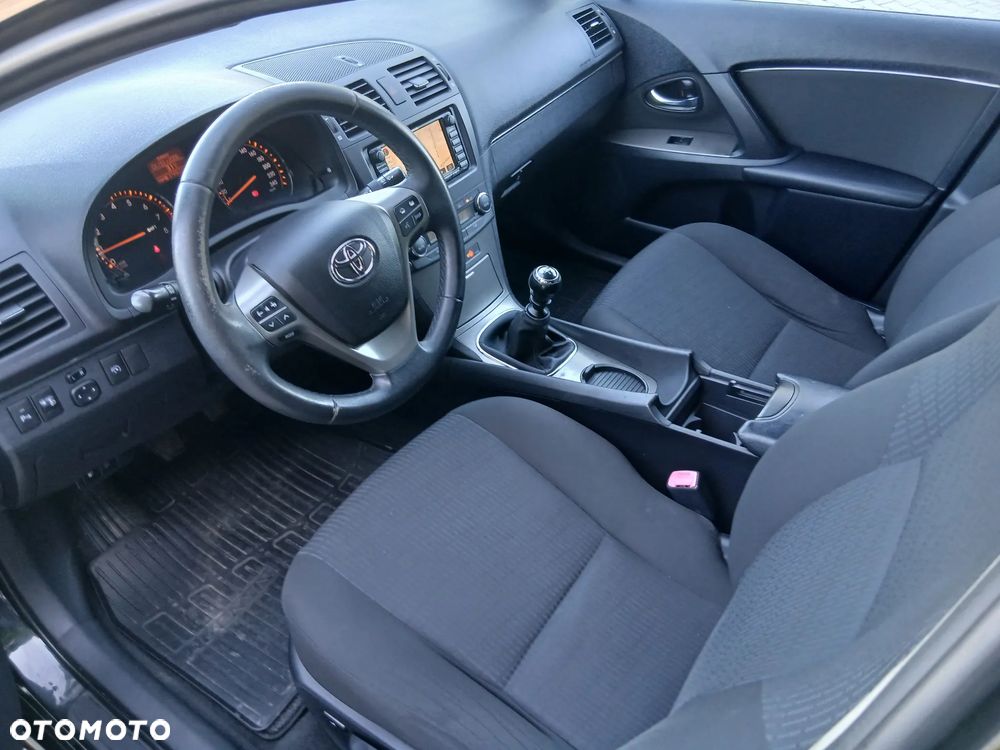 Toyota Avensis - 9