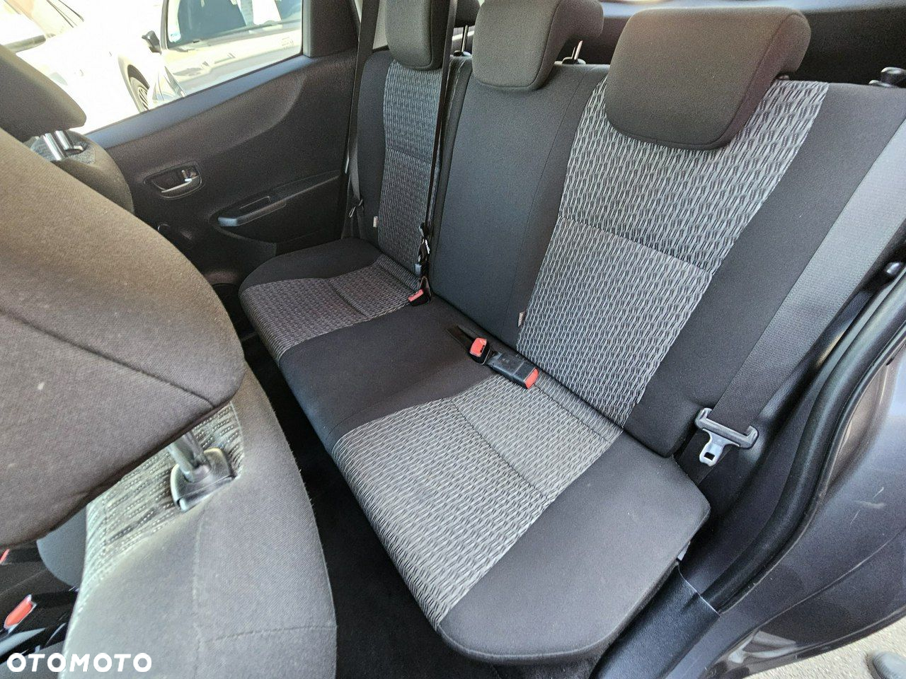 Toyota Yaris - 12