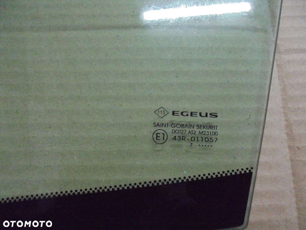 RENAULT TRAFIC SZYBA LEWA PRZÓD PRZEDNIA MAŁA TRÓJKĄT 2014-2019 - 2