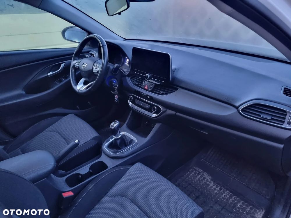 Hyundai i30 1.6 D Classic + - 6
