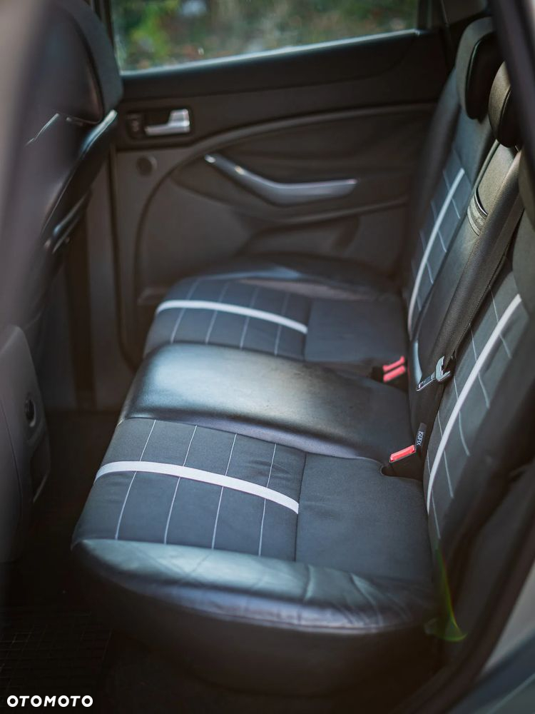 Ford Kuga - 13