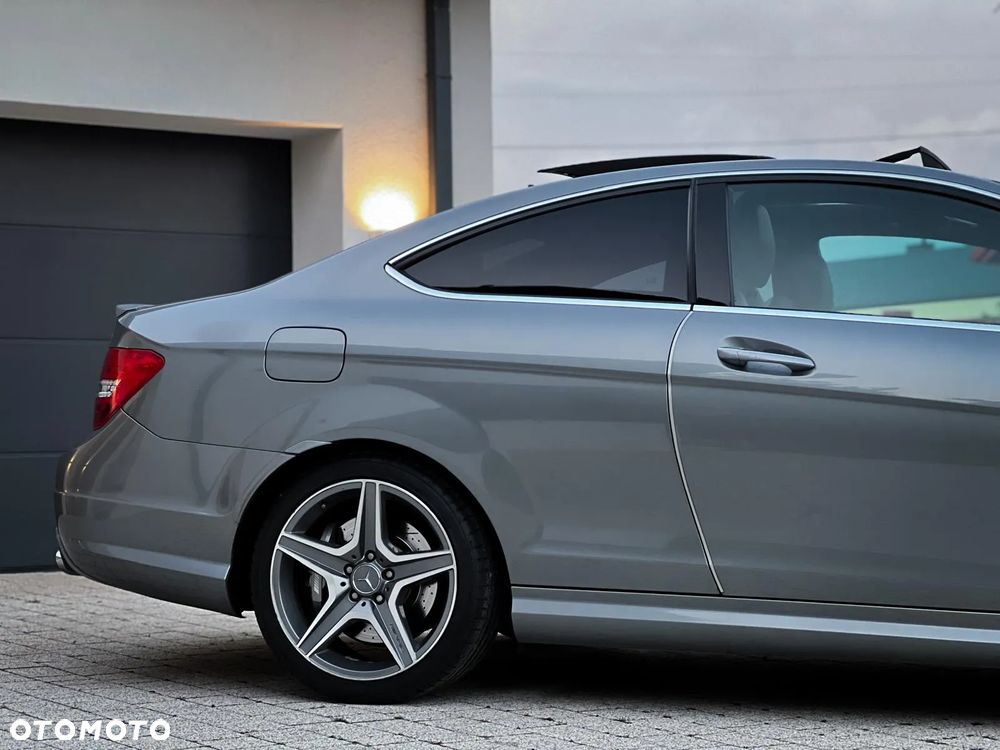 Mercedes-Benz Klasa C 63 AMG AMG SPEEDSHIFT MCT AMG Performance Package - 7